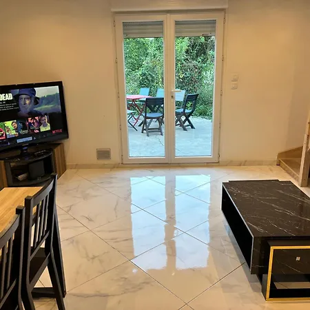 Proche Gare Paris-cdg Stade-de-france Asterix Expo Holiday home *